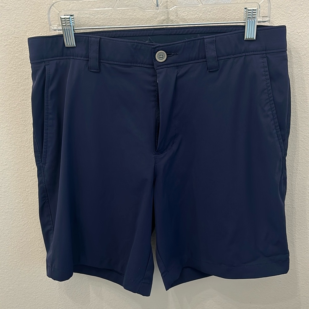 Southern Tide brrr°®-die 8" Performance Golf Short in Navy